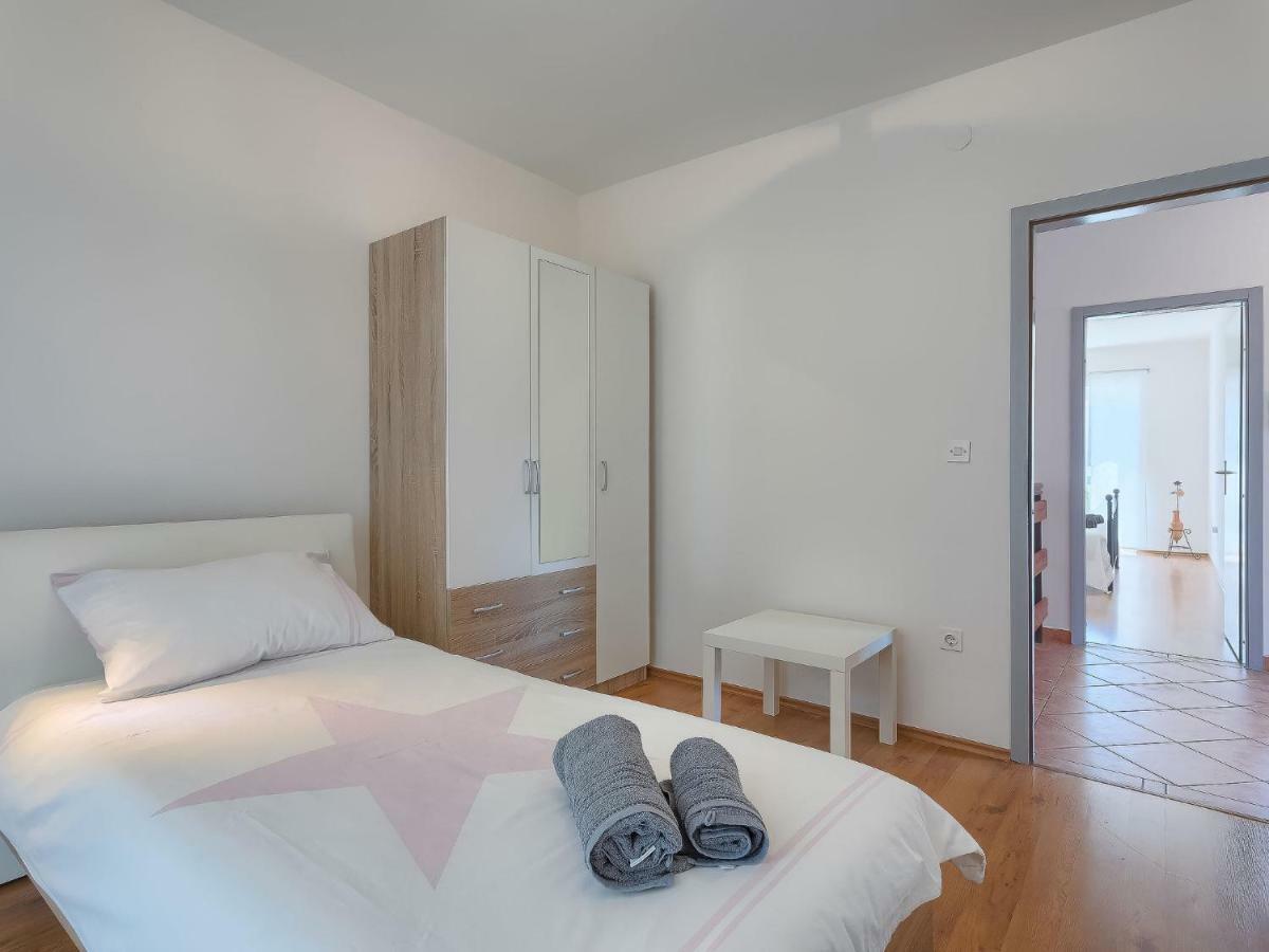 Holiday Home Gojak By Interhome Pula Exteriör bild